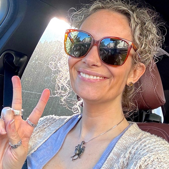 Meet your Posher, Alyson - Picture 1 of 1